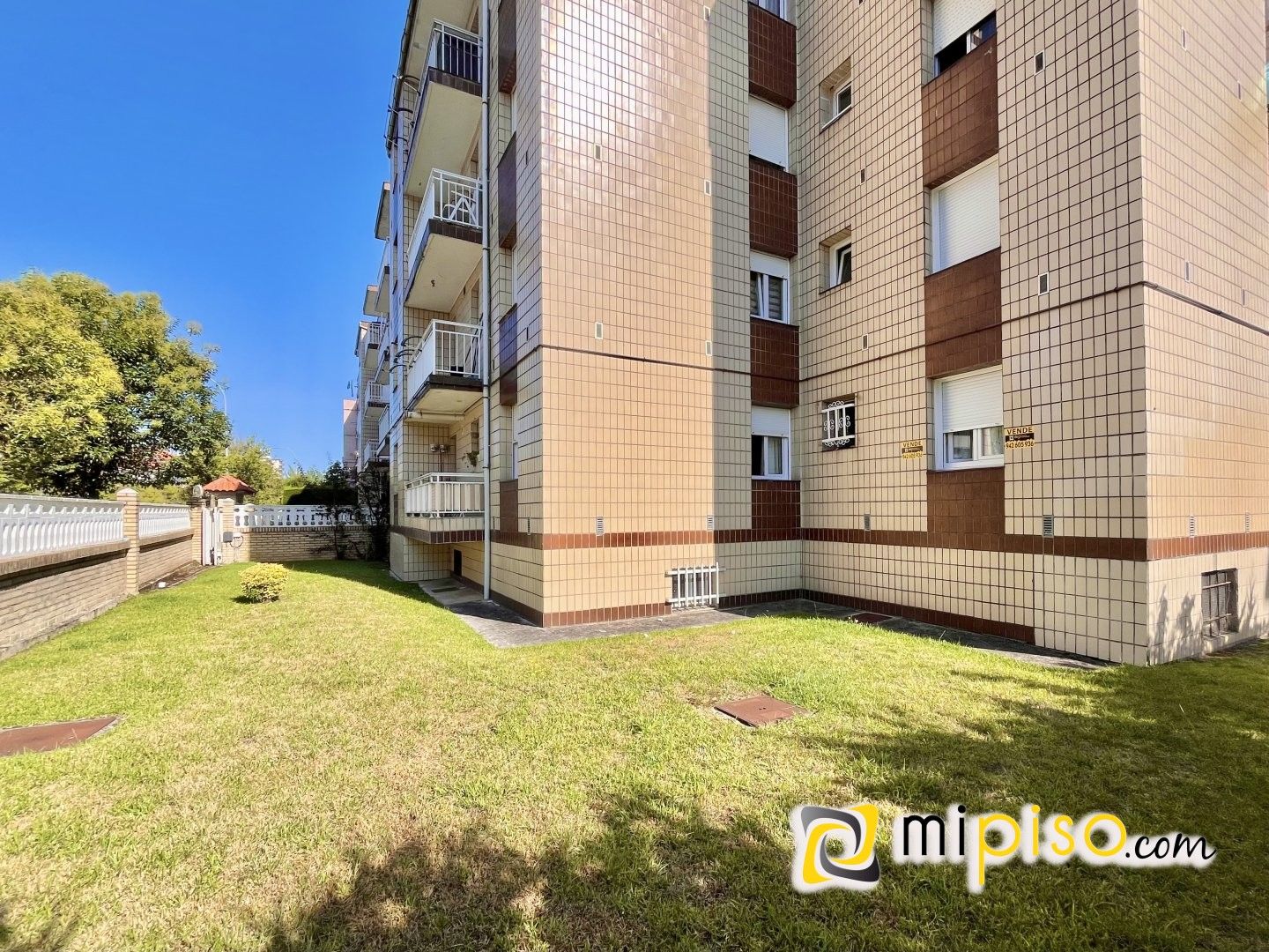 Exterior view of Flat for sale in Laredo  with Terrace and Furnished