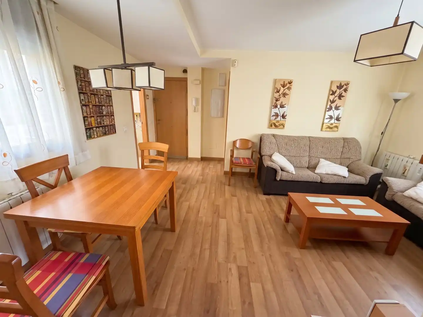 Sala de estar de Piso en venta en Yuncler con Calefacción, Trastero y Piscina