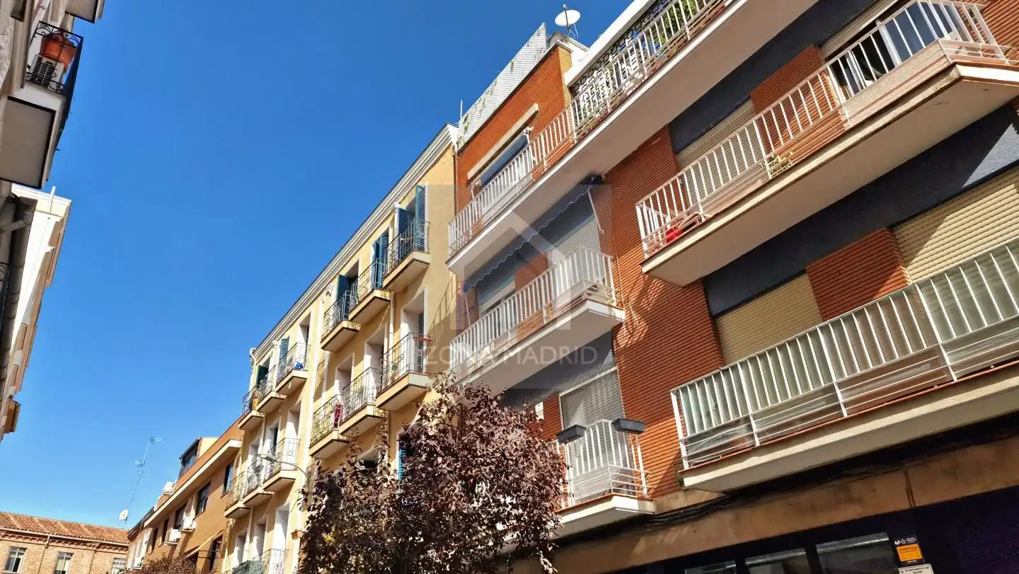 Exterior view of Flat for sale in Madrid  with Furnished