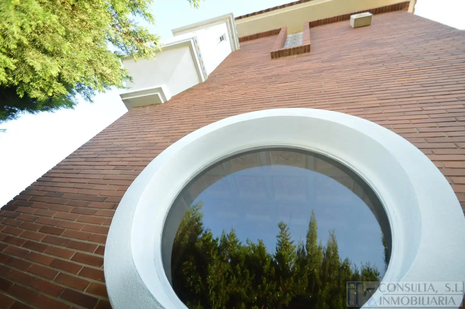 Vista exterior de Casa o xalet en venda en Vinaròs amb Jardí privat, Terrassa i Piscina