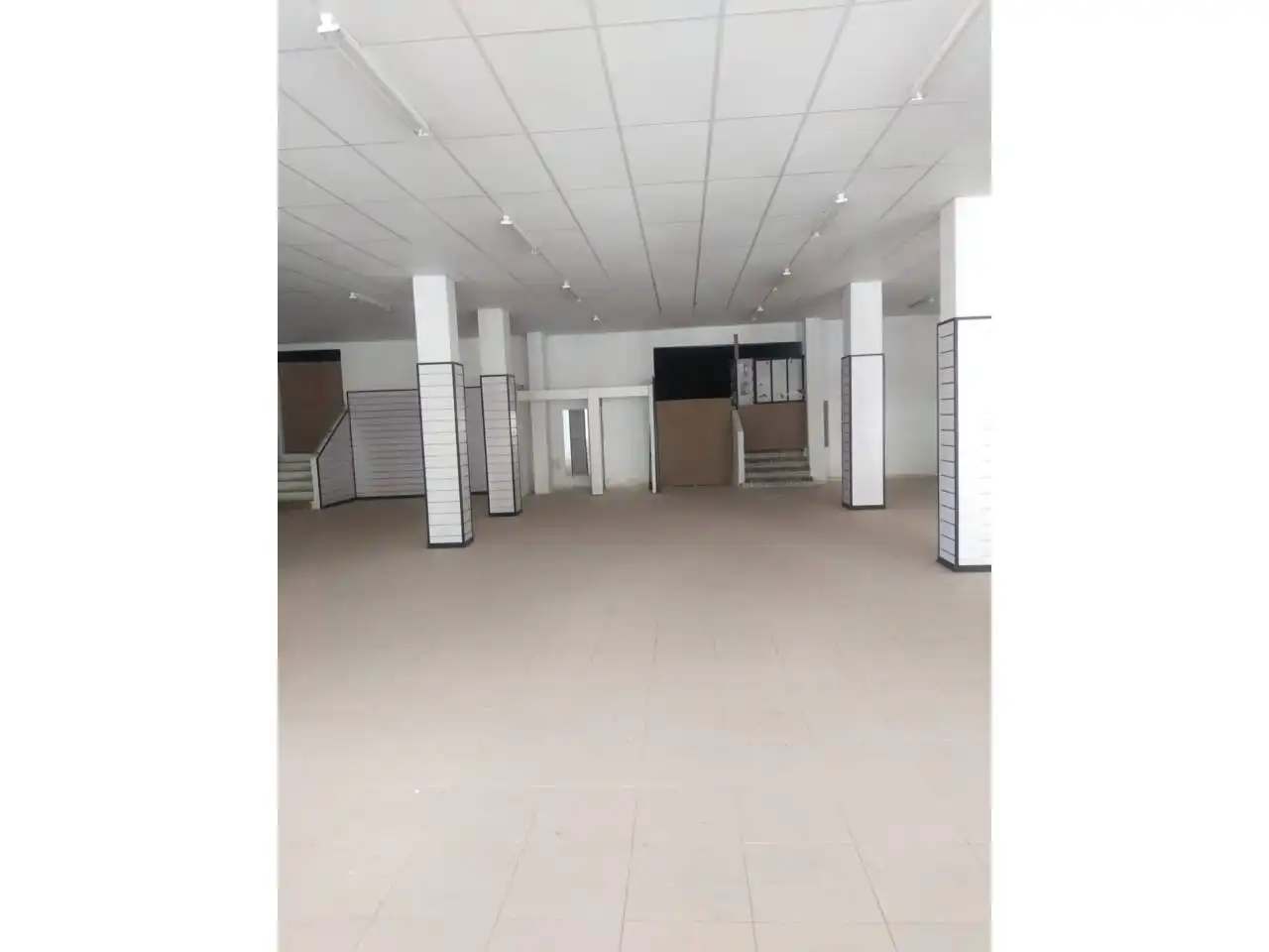 Local comercial de lloguer a Calle Toledo 32, imagen 2