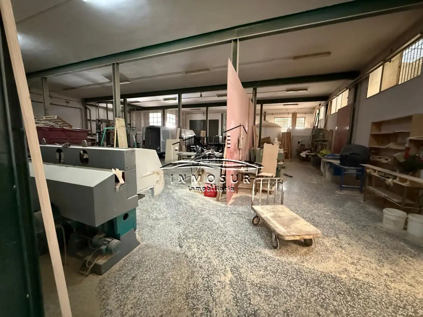 Industrial building for sale in Poleares