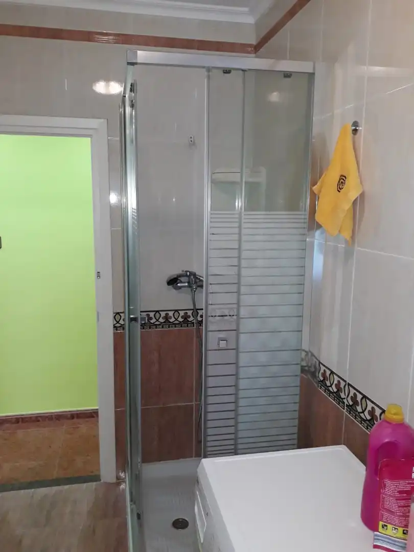 Bany de Pis en venda en Gijón  amb Calefacció, Parquet i Traster