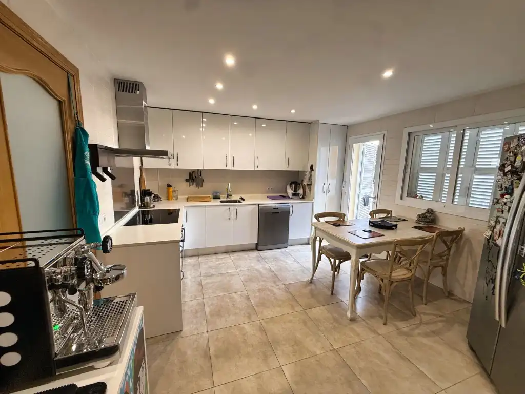 Küche von Einfamilien-Reihenhaus zum Verkauf in  Palma de Mallorca mit Klimaanlage, Terrasse und Möbliert