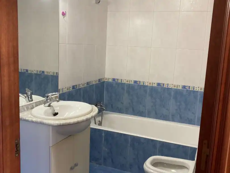 Baño de Piso en venta en Santurtzi  con Terraza y Balcón