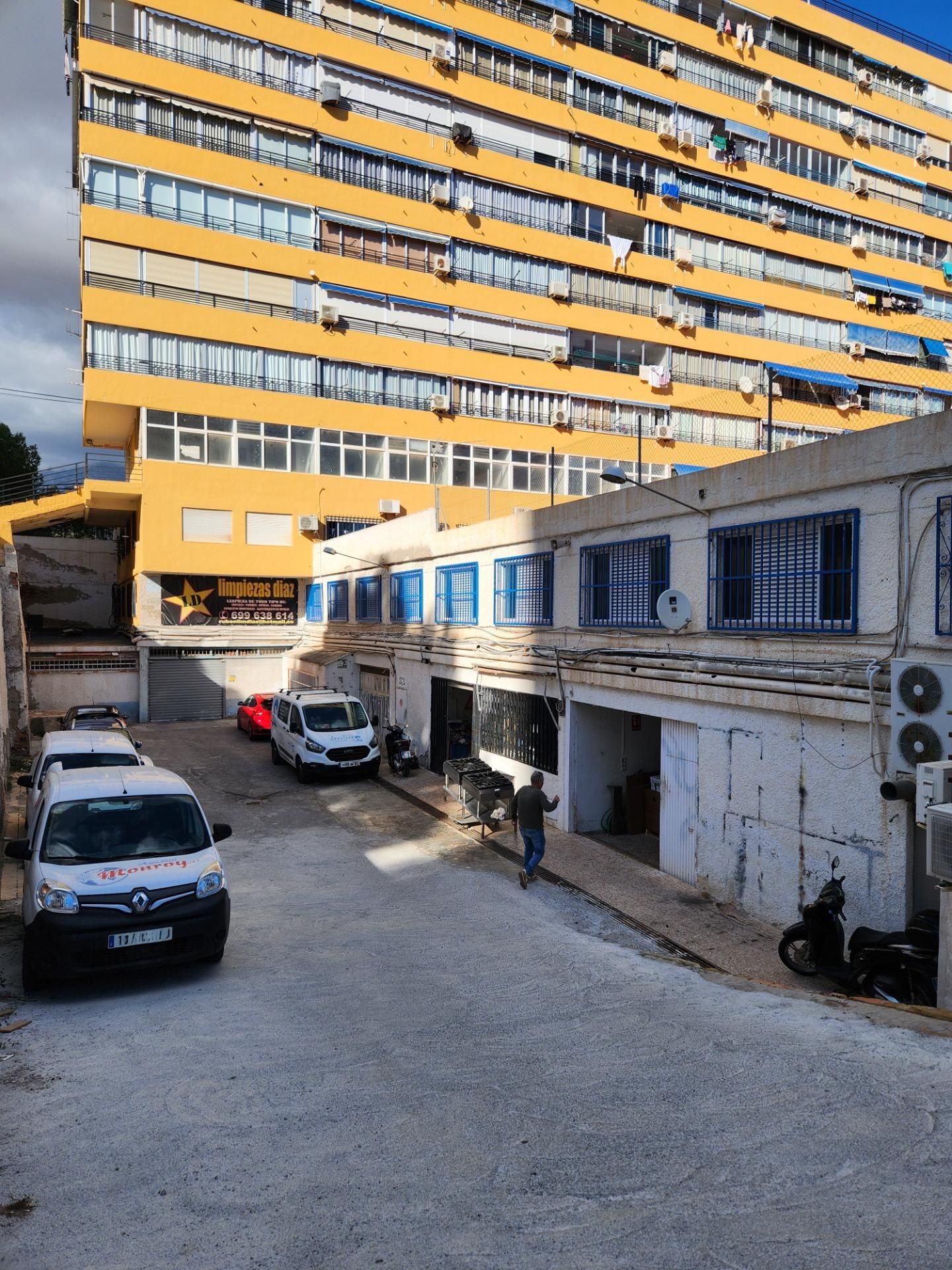 Vista exterior de Nau industrial en venda en Benidorm