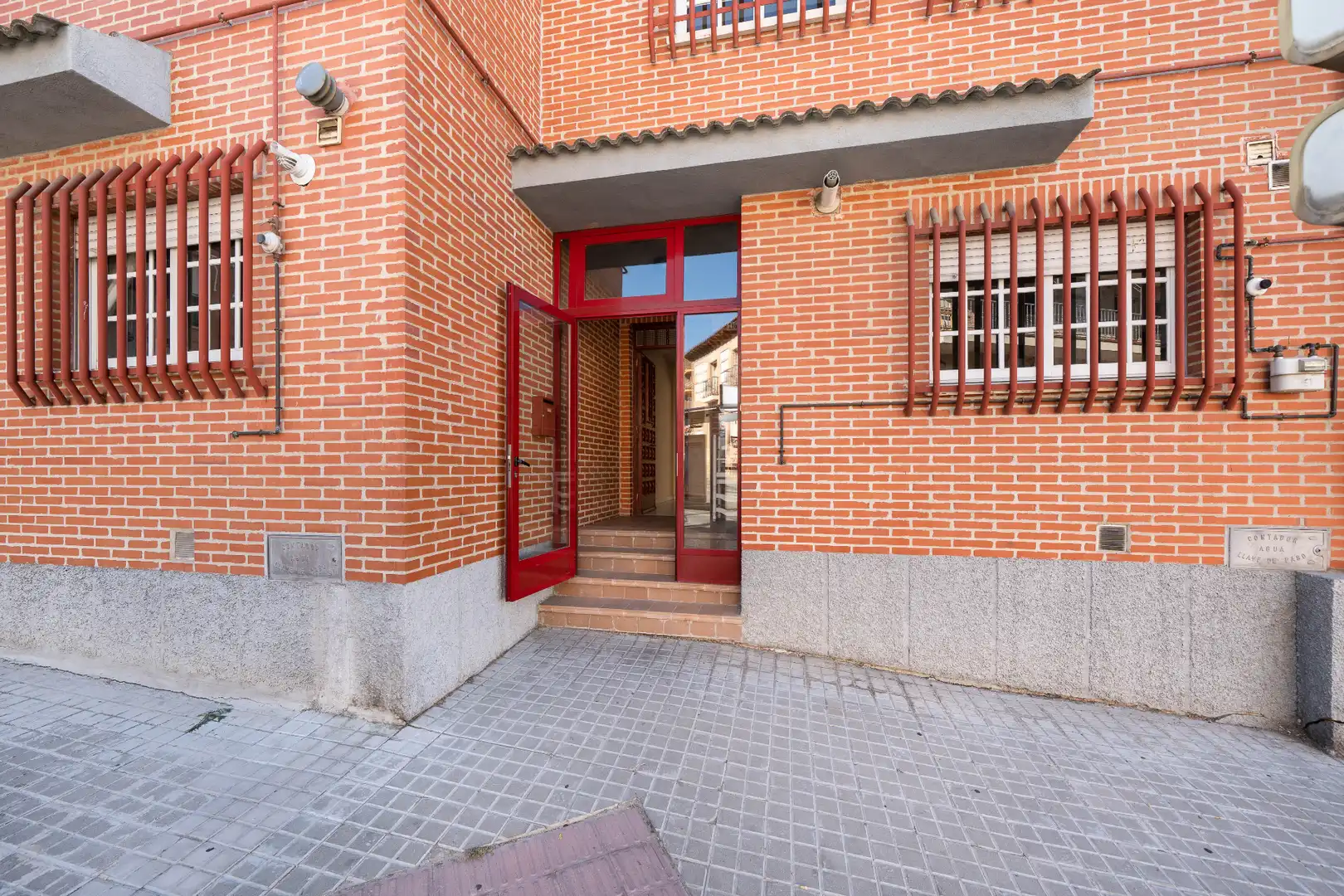 Vista exterior de Casa adosada en venta en Algete con Calefacción, Jardín privado y Terraza