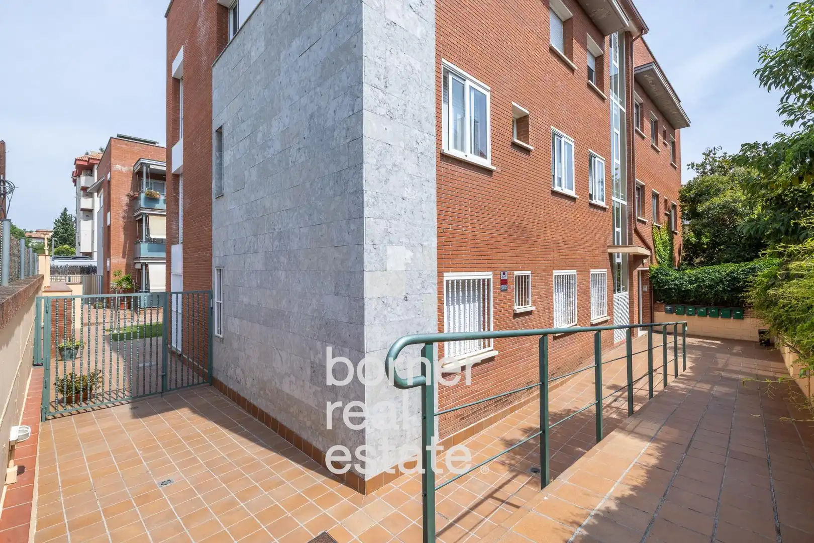 Vista exterior de Àtic en venda en Sant Cugat del Vallès amb Aire condicionat, Calefacció i Terrassa