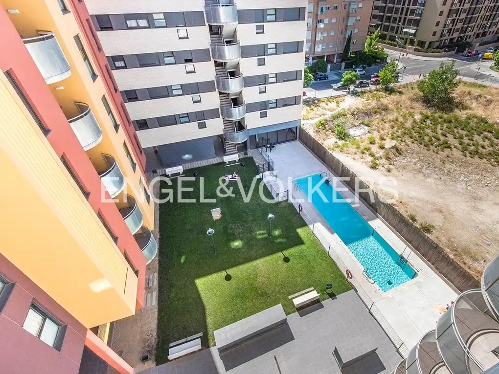 Schwimmbecken von Wohnung zur Miete in Madrid mit Heizung, Parkett und Schwimmbad