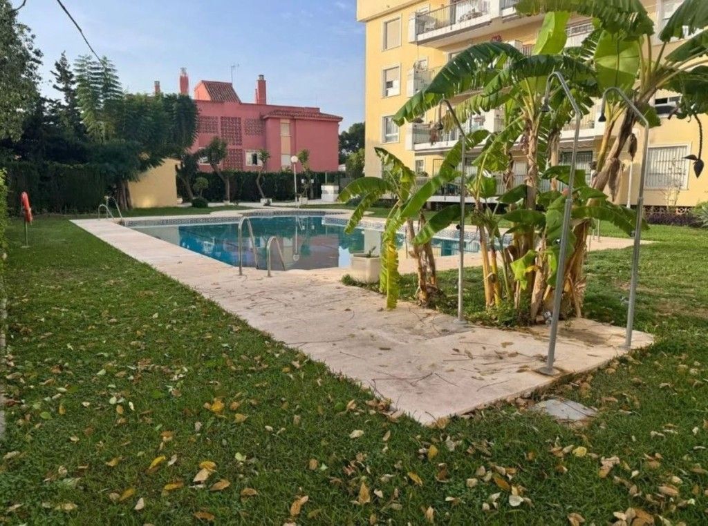 Piscina de Dúplex en venda en Torremolinos amb Aire condicionat, Moblat i Piscina comunitària