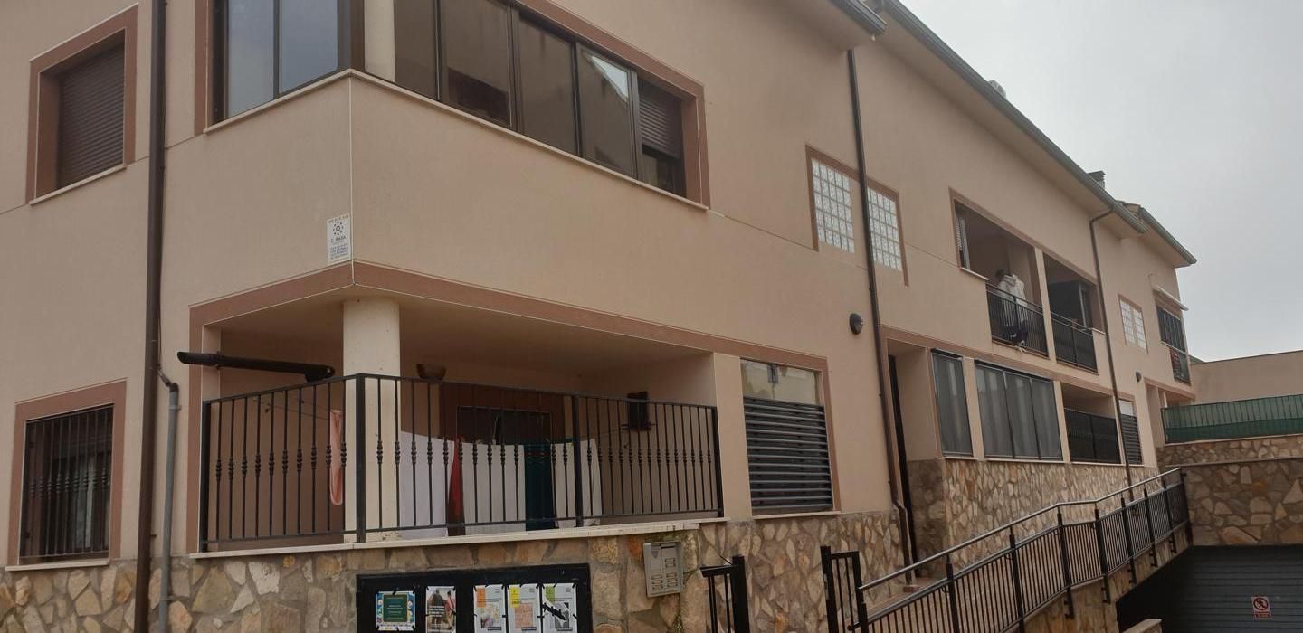 Vista exterior de Dúplex en venda en Huelves amb Calefacció, Terrassa i Traster