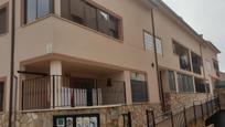 Vista exterior de Dúplex en venda en Huelves amb Calefacció, Terrassa i Traster