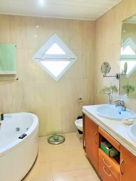 Baño de Casa o chalet en venta en Aranjuez con Aire acondicionado, Calefacción y Jardín privado