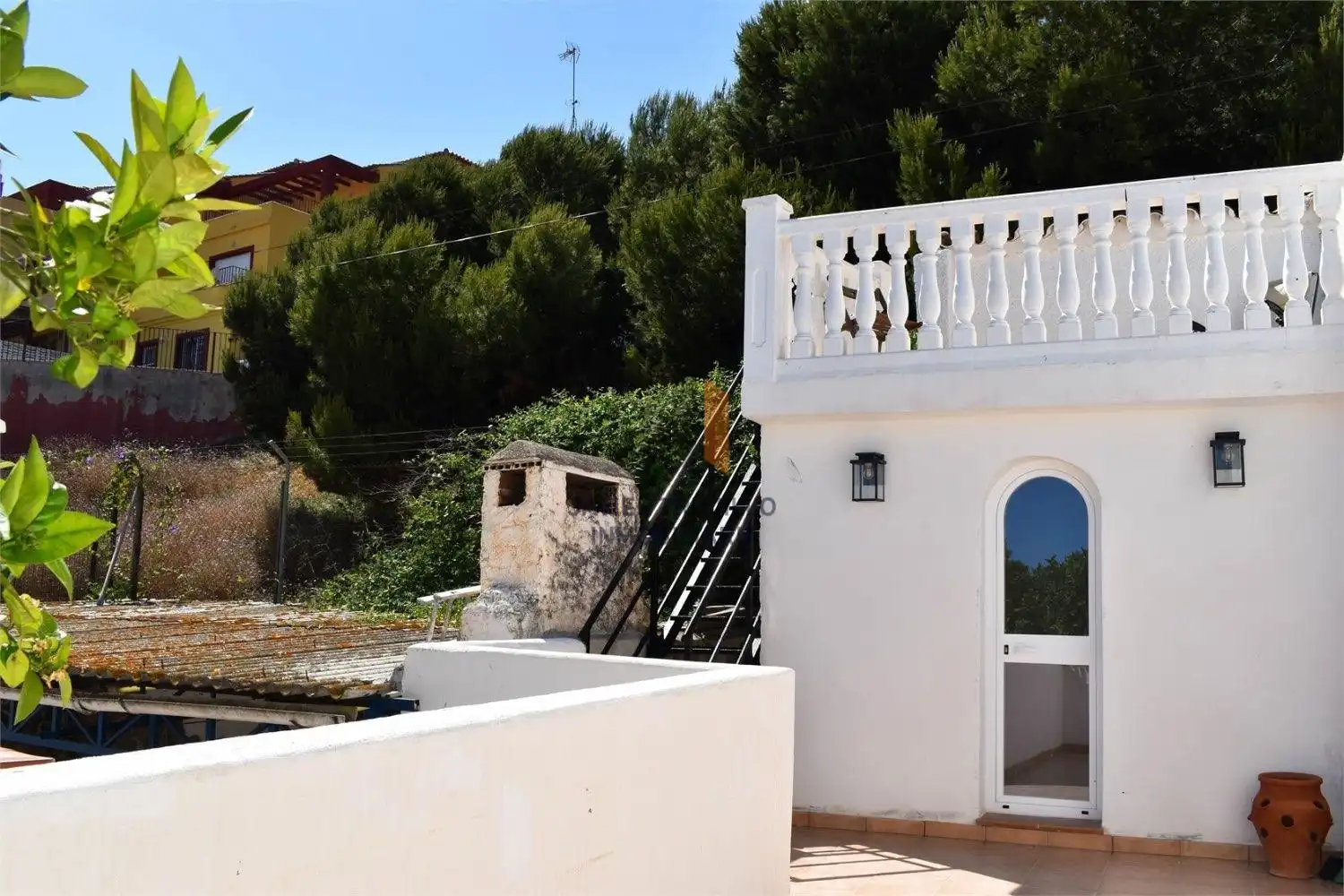 Vista exterior de Casa o xalet en venda en Vélez-Málaga amb Terrassa, Traster i Moblat