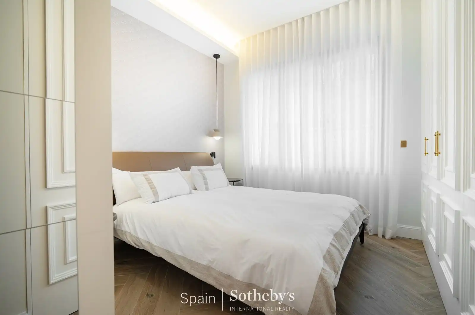 Bedroom of Attic for sale in Madrid  with Air Conditioner, Terrace and Storage room