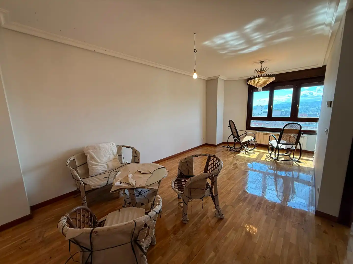 Sala de estar de Piso en venta en Oviedo  con Calefacción y Trastero
