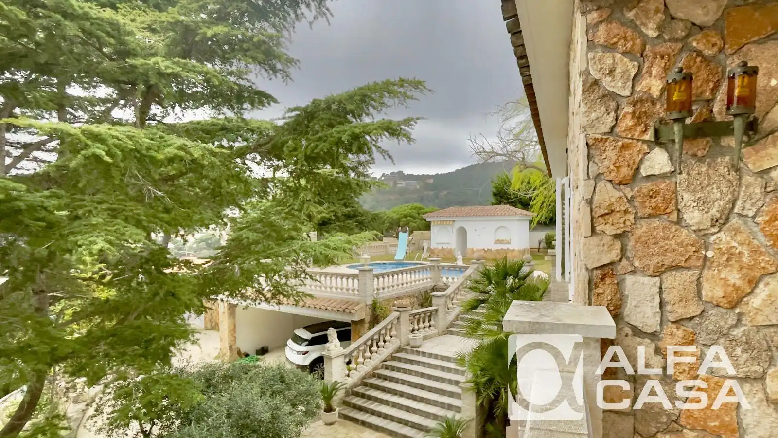 Exterior view of Houses for sale in Canyelles