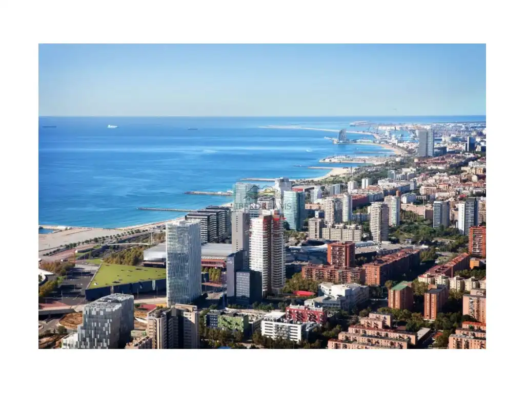 Vista exterior de Piso en venta en Barcelona con Jardín privado, Terraza y Piscina