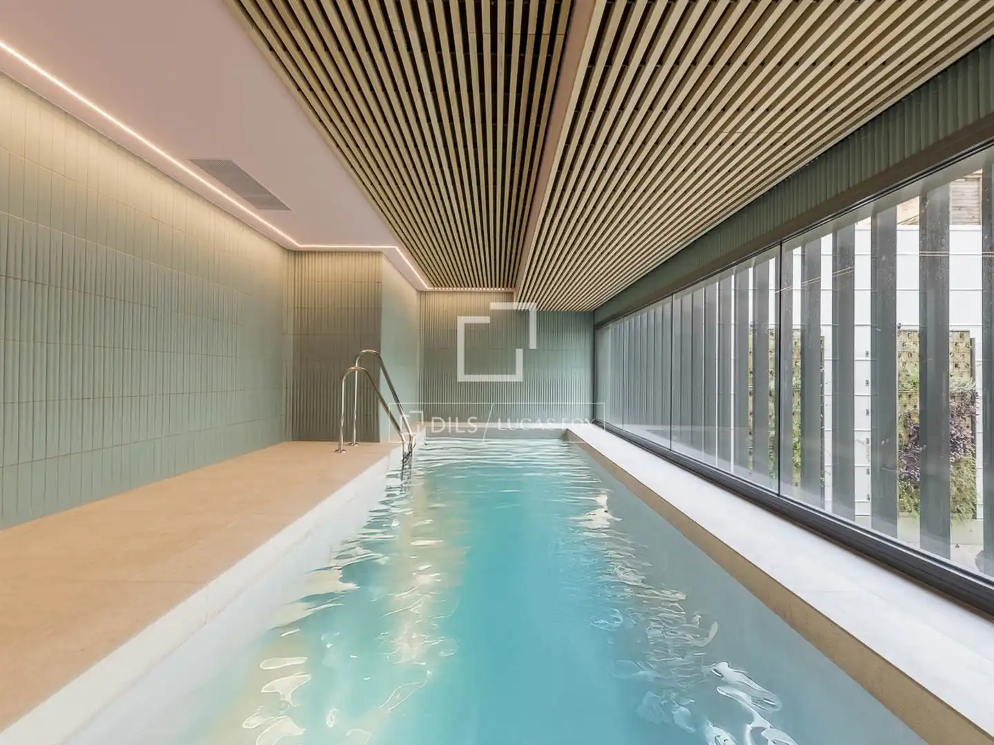 Piscina de Piso en venta en Barcelona con Aire acondicionado, Terraza y Piscina