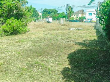 Terreno residencial en venta en Calle Hermanos Quintero