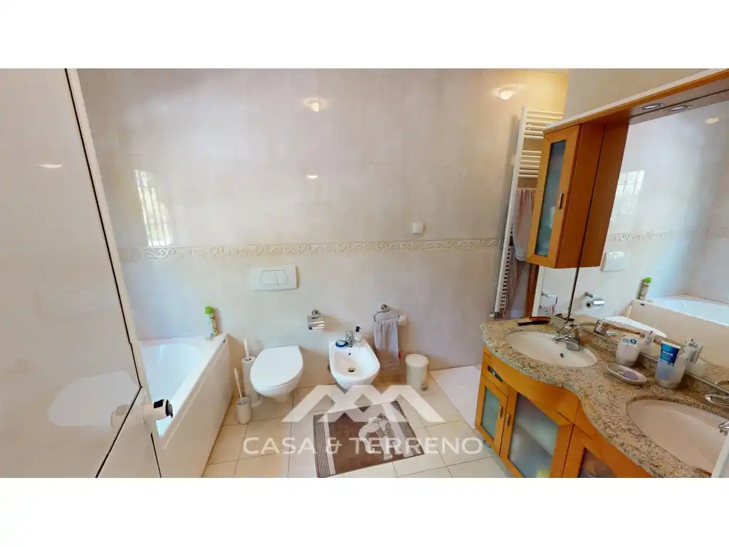 Baño de Casa o chalet en venta en Vélez-Málaga con Jardín privado, Terraza y Piscina