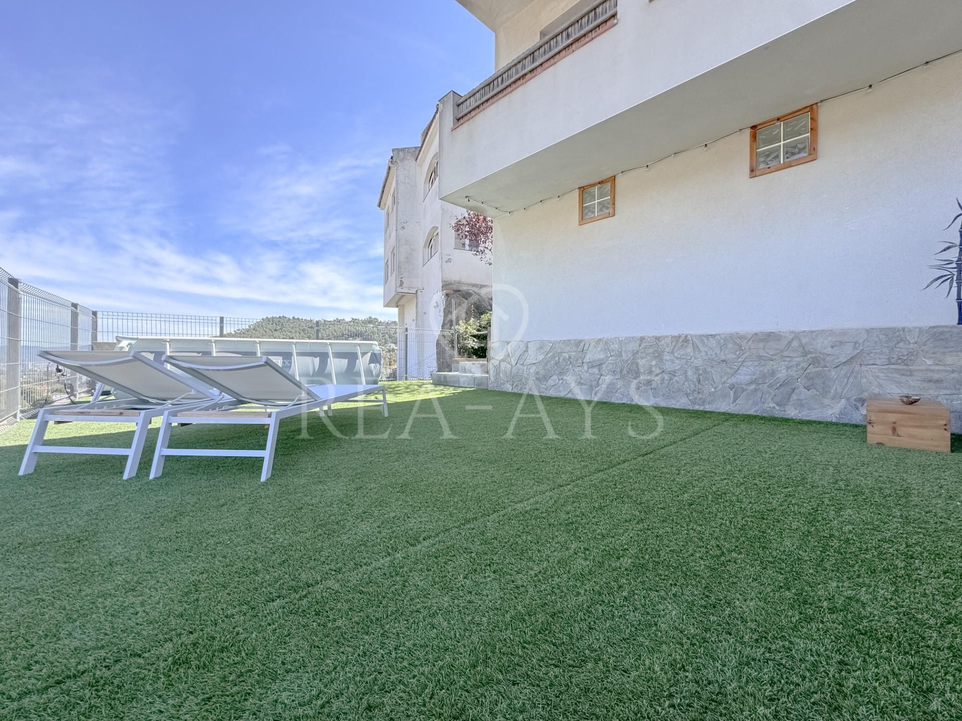 Vista exterior de Casa o xalet en venda en Vallirana amb Calefacció, Jardí privat i Terrassa