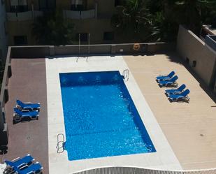 Piscina de Apartament de lloguer en Benalmádena amb Aire condicionat, Terrassa i Moblat