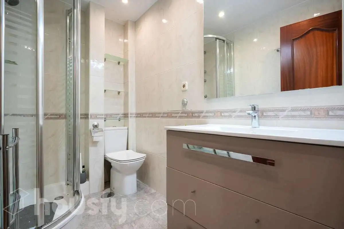 Bathroom of Flat for sale in Móstoles  with Air Conditioner, Heating and Terrace