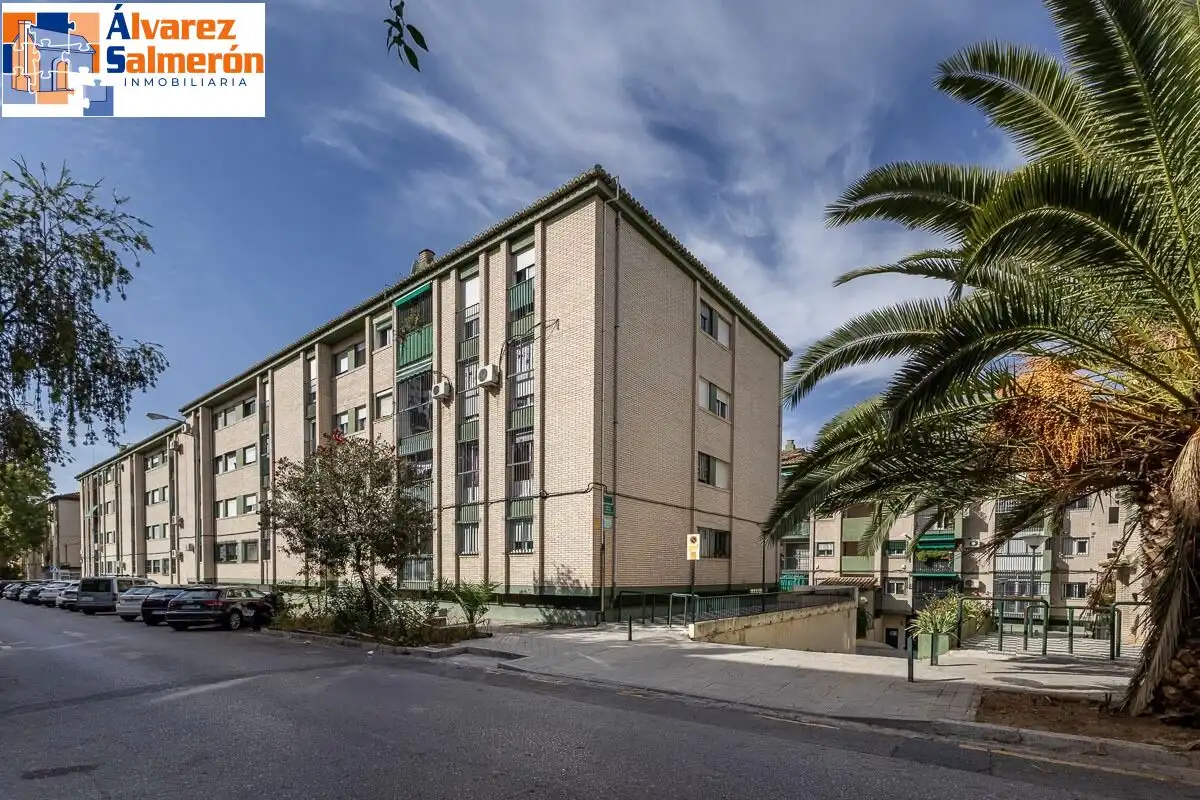Exterior view of Flat for sale in Granada  with Air Conditioner, Heating and Terrace