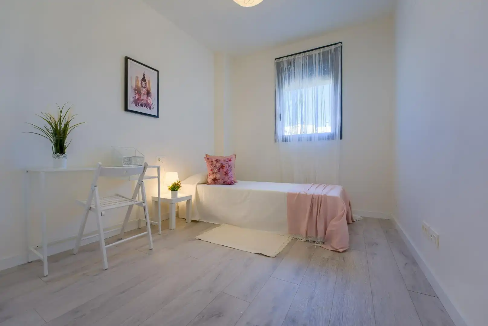 Bedroom of Flat for sale in Sevilla  with Air Conditioner and Terrace