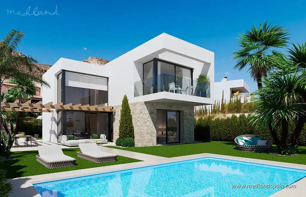 Chalet con piscina en venta en Golf Bahía