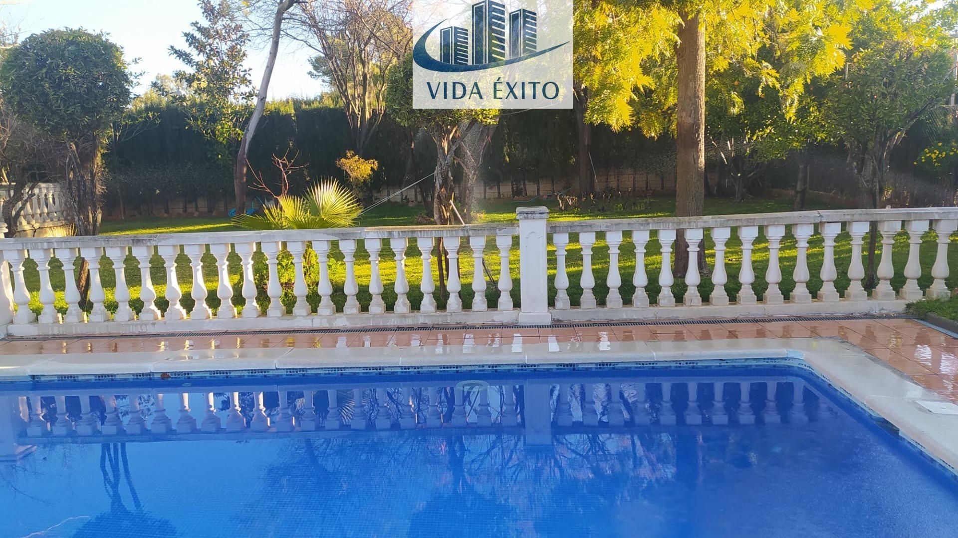 Piscina de Casa o xalet en venda en Linares amb Aire condicionat, Calefacció i Jardí privat