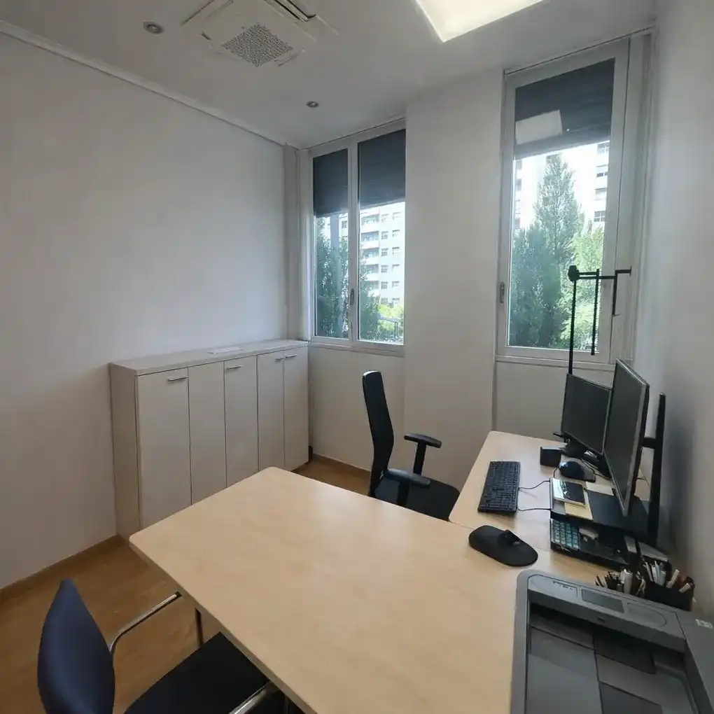 Büro zur Miete in Vitoria - Gasteiz mit Klimaanlage und Heizung