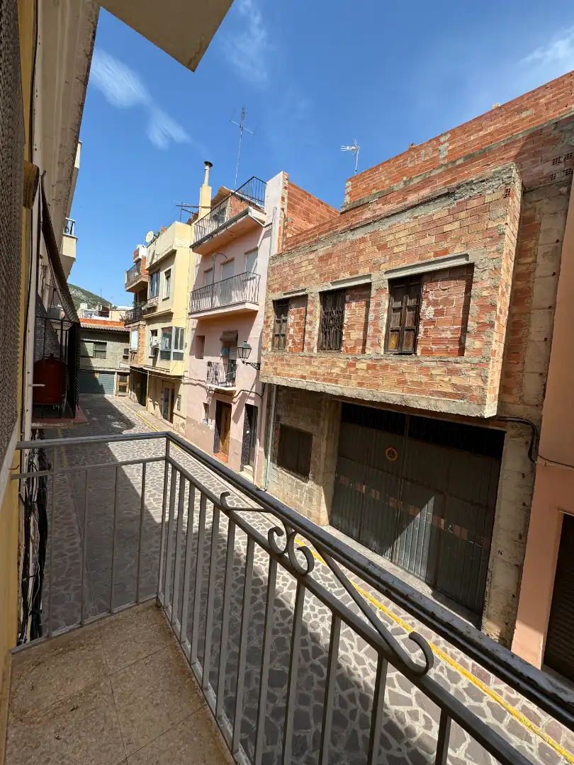 Vista exterior de Casa o xalet en venda en Serra amb Terrassa i Balcó