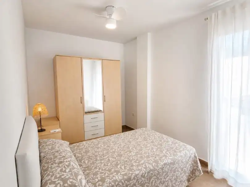 Bedroom of Flat for share in Almansa