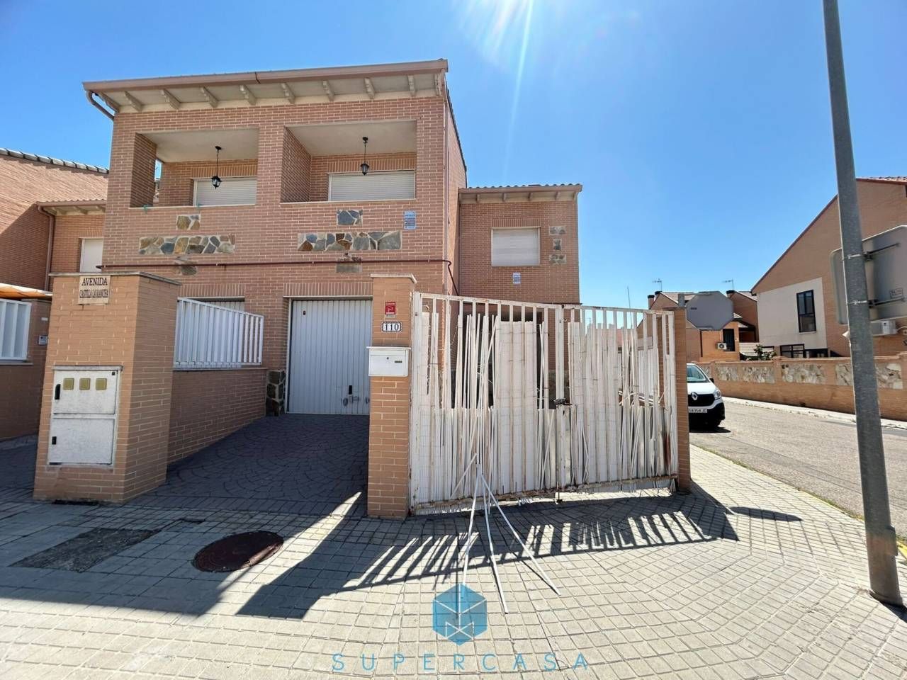 Vista exterior de Casa adosada en venda en Yuncos amb Aire condicionat, Calefacció i Jardí privat