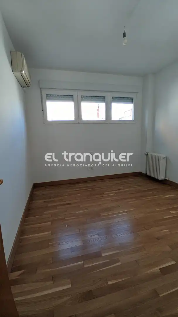 Schlafzimmer von Wohnung zum Verkauf in Madrid mit Klimaanlage, Parkett und Terrasse