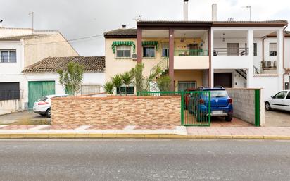 Vista exterior de Casa o xalet en venda en Fuente Vaqueros amb Aire condicionat, Calefacció i Jardí privat