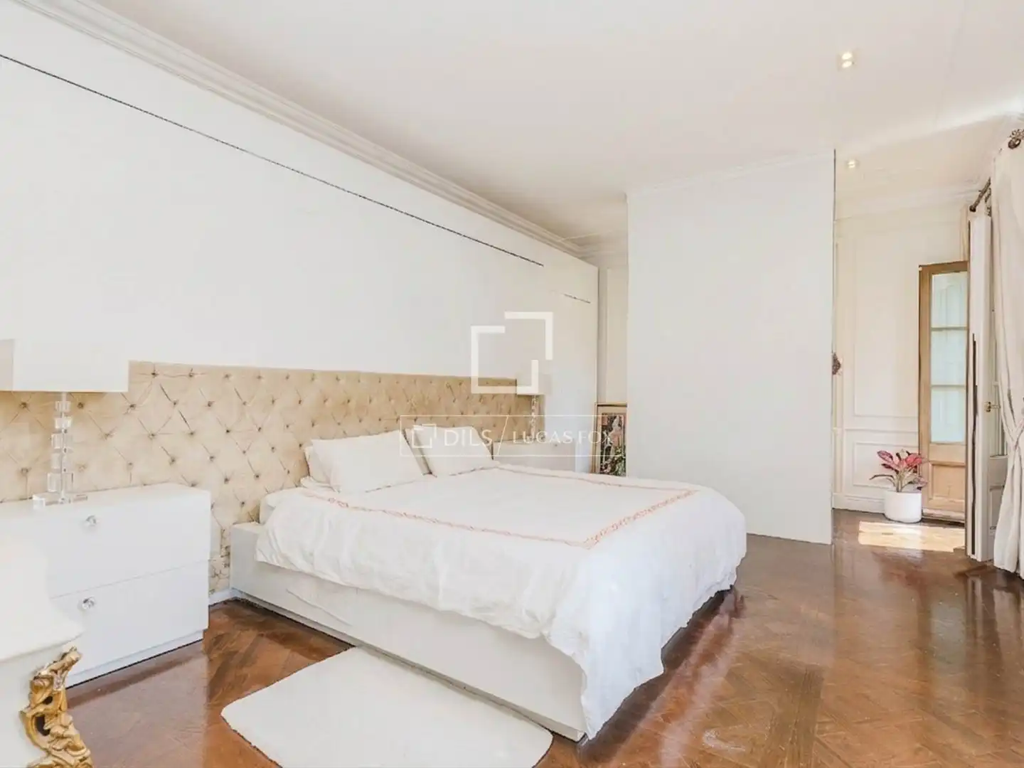 Schlafzimmer von Wohnung zum Verkauf in Barcelona mit Klimaanlage, Parkett und Terrasse