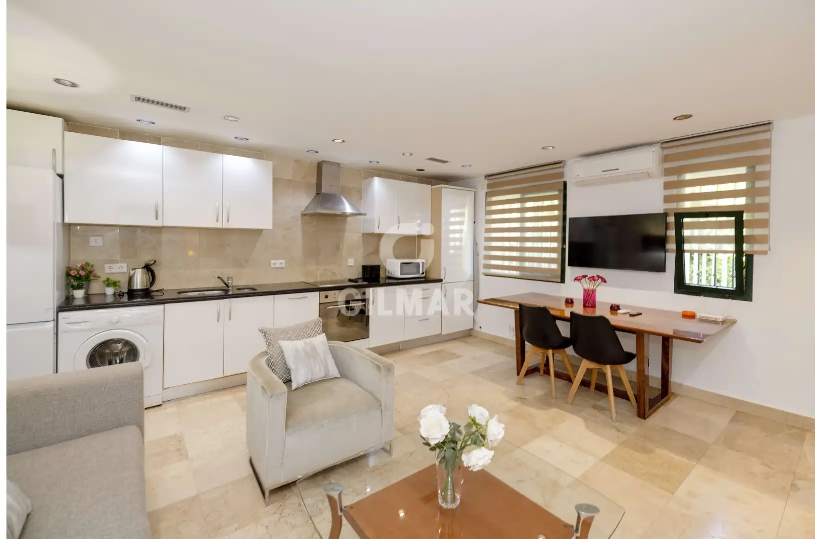 Sala d'estar de Apartament en venda en Marbella amb Calefacció, Jardí privat i Piscina