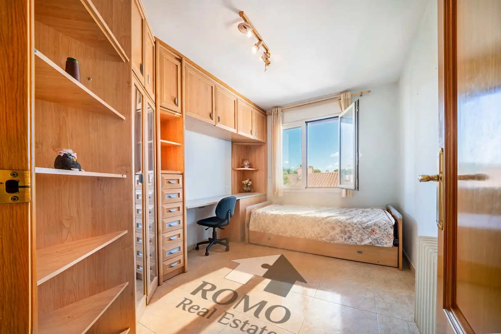 Habitación de Casa adosada en venta en Santa Perpètua de Mogoda con Calefacción y Trastero