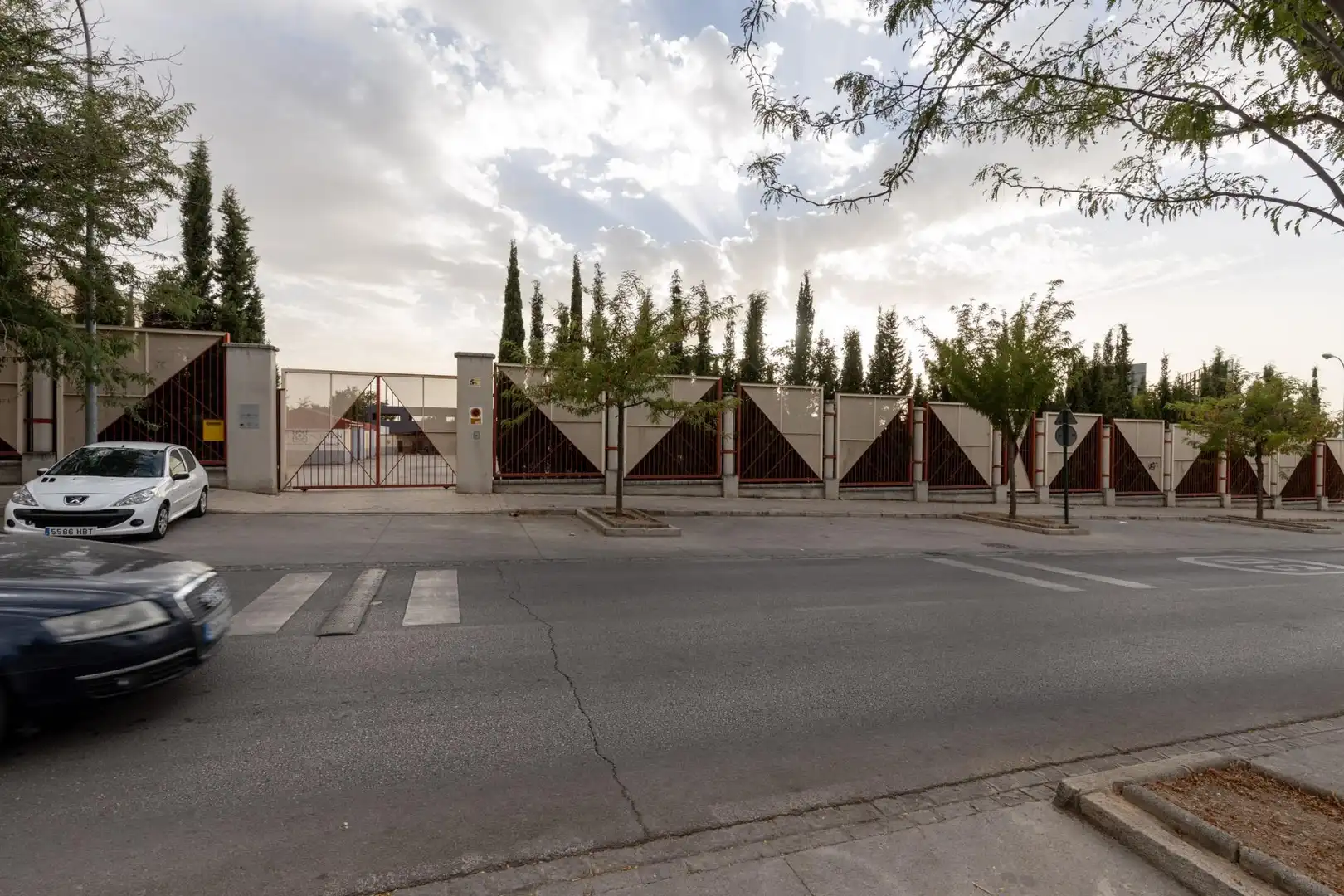Vista exterior de Piso en venta en Granada con Calefacción, Terraza y Amueblado