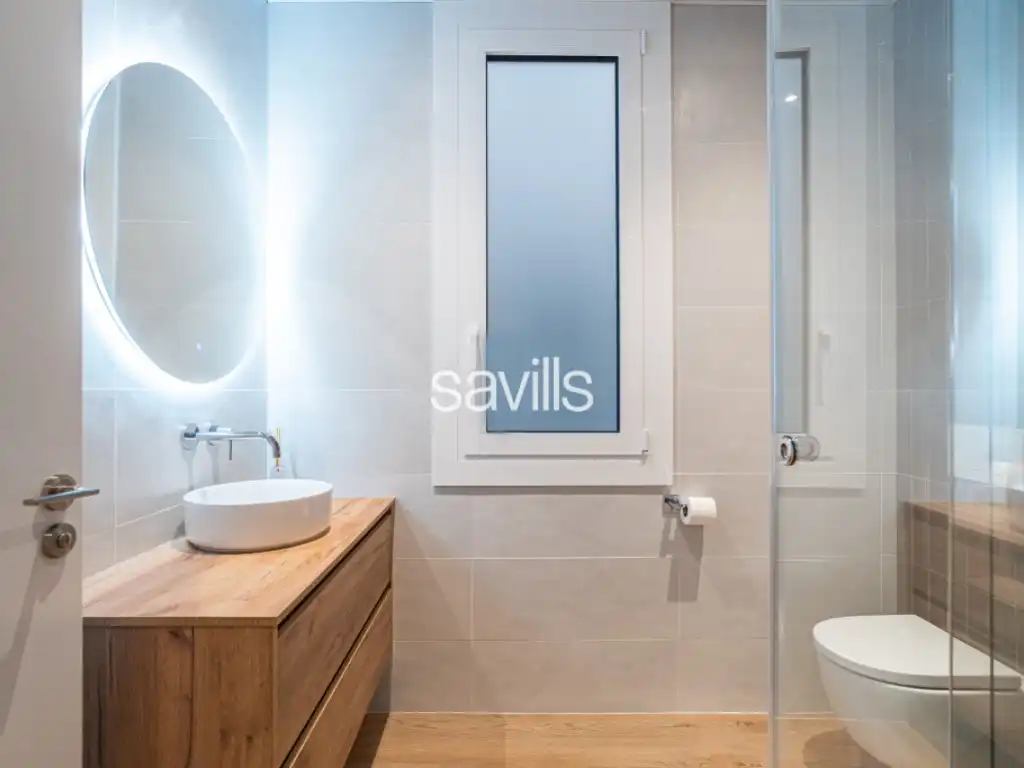 Bany de Apartament en venda en Barcelona amb Aire condicionat, Calefacció i Forn