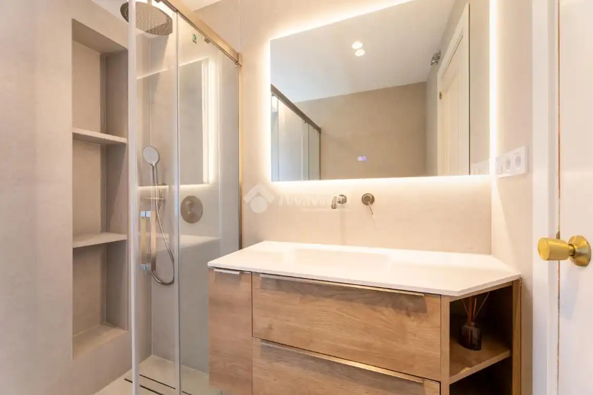 Bathroom of Flat for sale in Majadahonda  with Terrace
