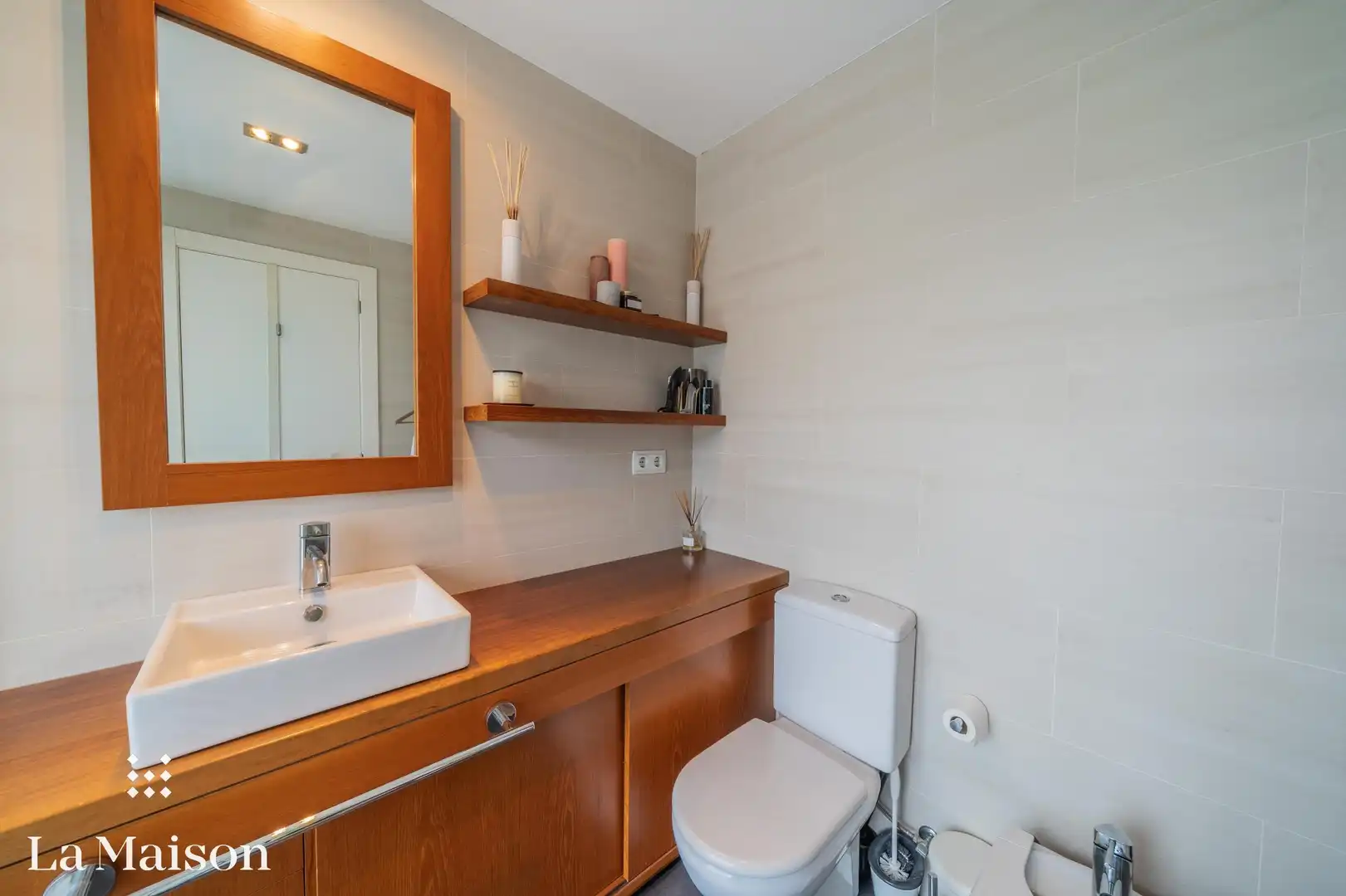 Bany de Casa o xalet en venda en Vilanova del Vallès amb Parquet, Terrassa i Piscina