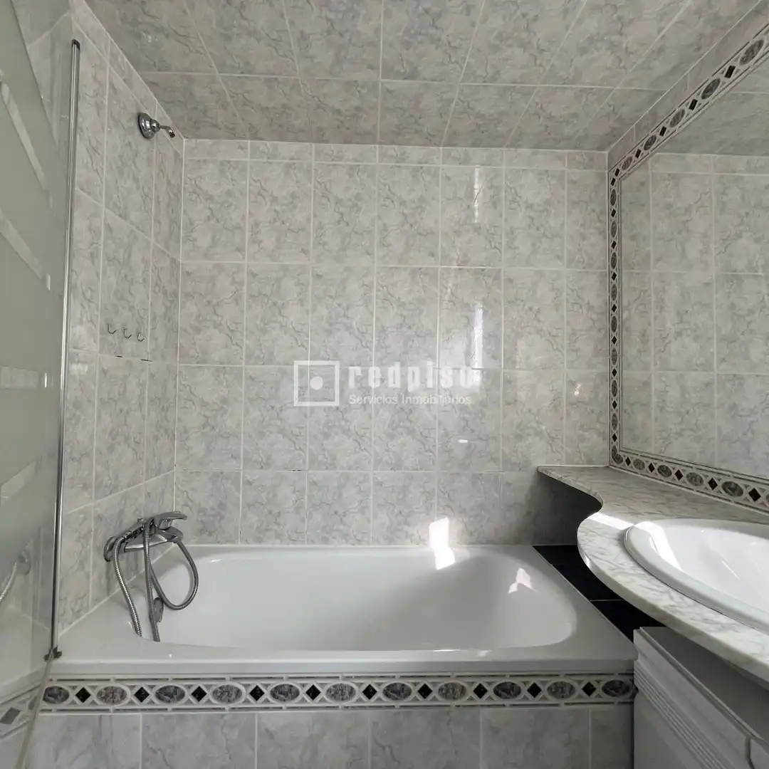 Baño de Piso de alquiler en Madrid con Aire acondicionado, Calefacción y Amueblado
