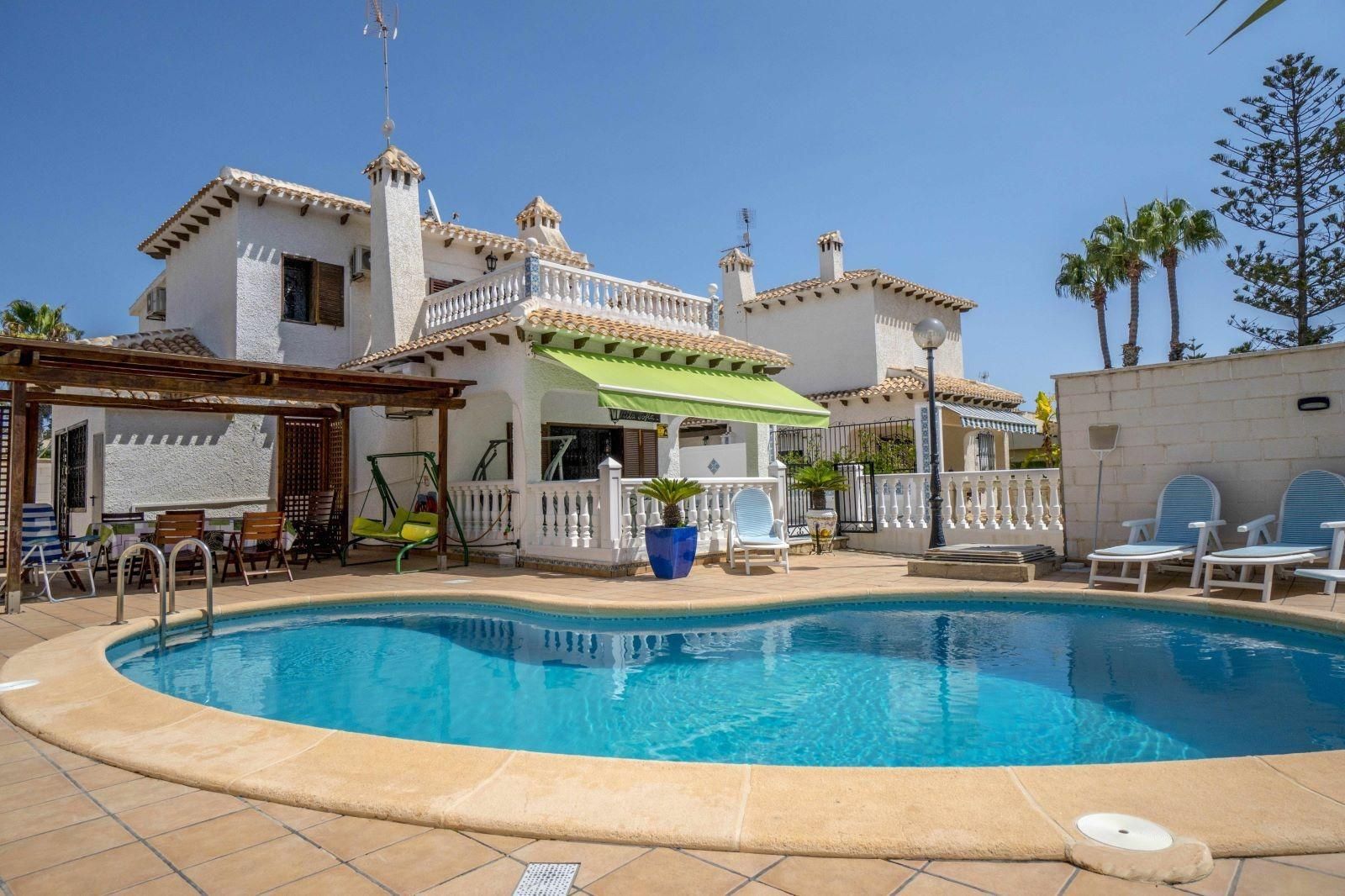 Jardí de Casa o xalet en venda en Orihuela amb Jardí privat, Piscina i Balcó