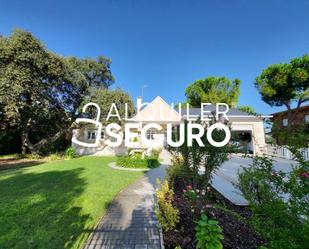 Vista exterior de Casa o xalet de lloguer en Boadilla del Monte amb Aire condicionat, Terrassa i Piscina