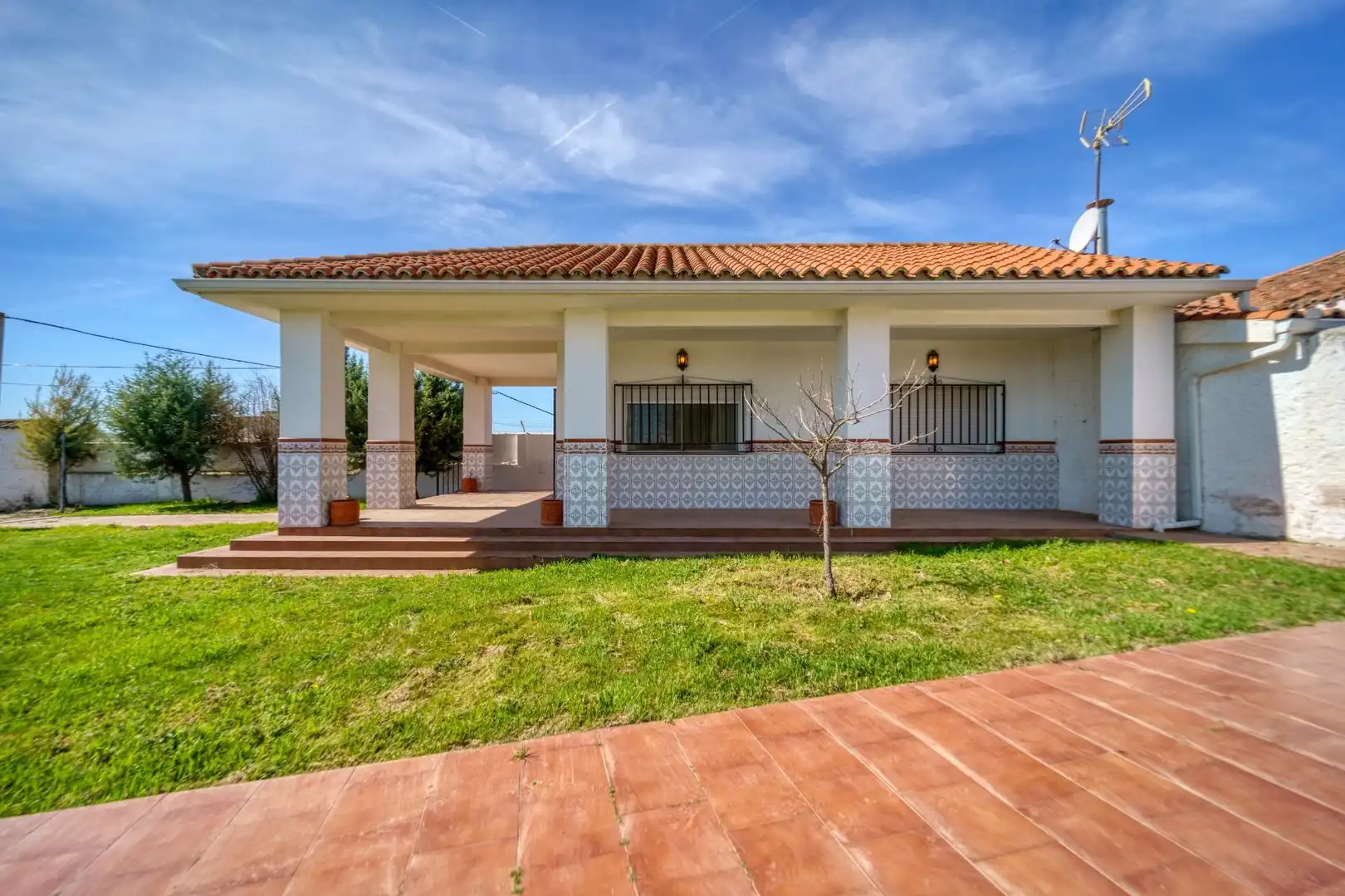 Vista exterior de Casa o chalet en venta en Villamanrique de Tajo con Aire acondicionado, Calefacción y Jardín privado