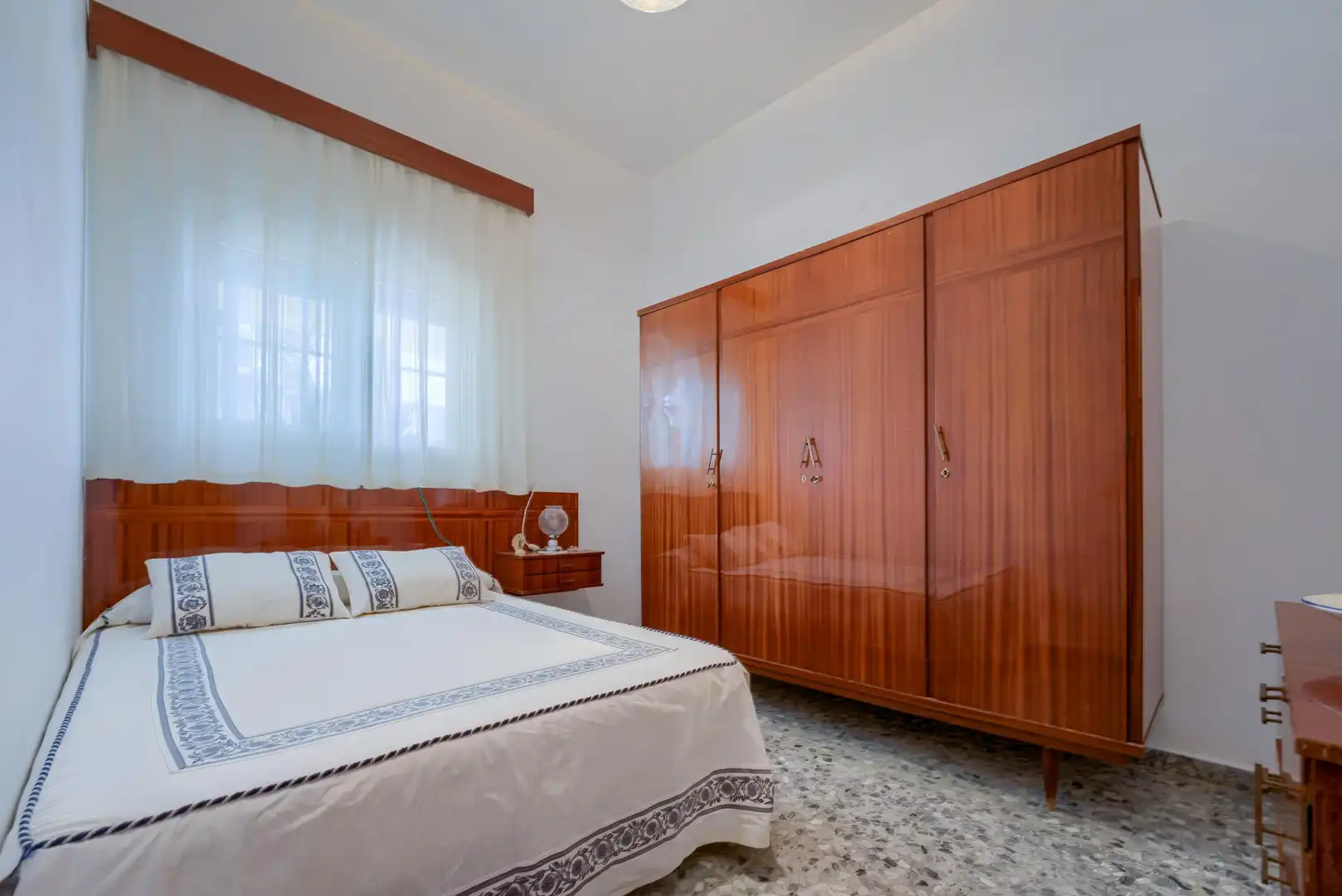 Dormitori de Casa o xalet en venda en Carmona amb Jardí privat, Terrassa i Piscina